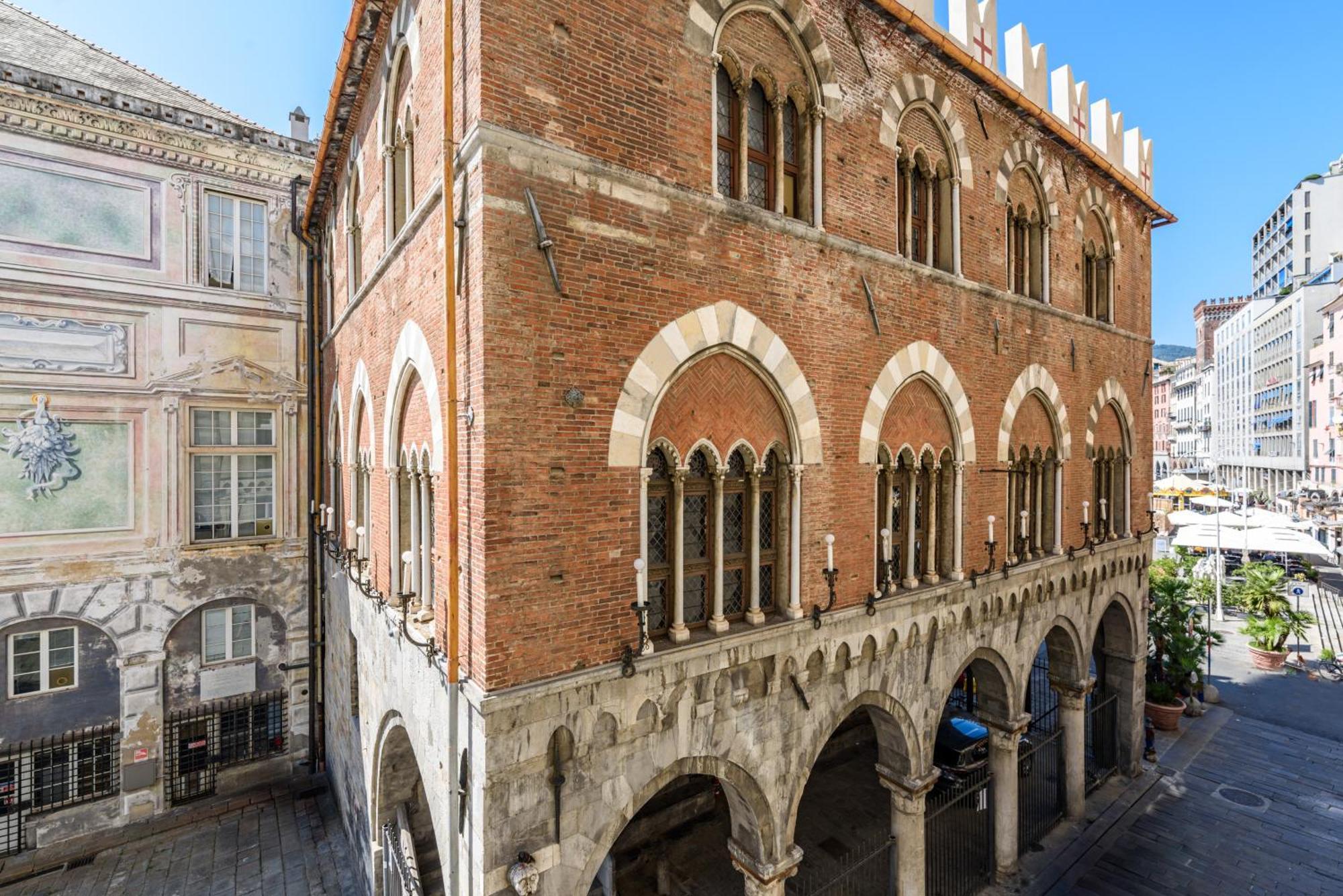 Imperial Luxury And Historical Frescoes In San Giorgio Appartamento Genova