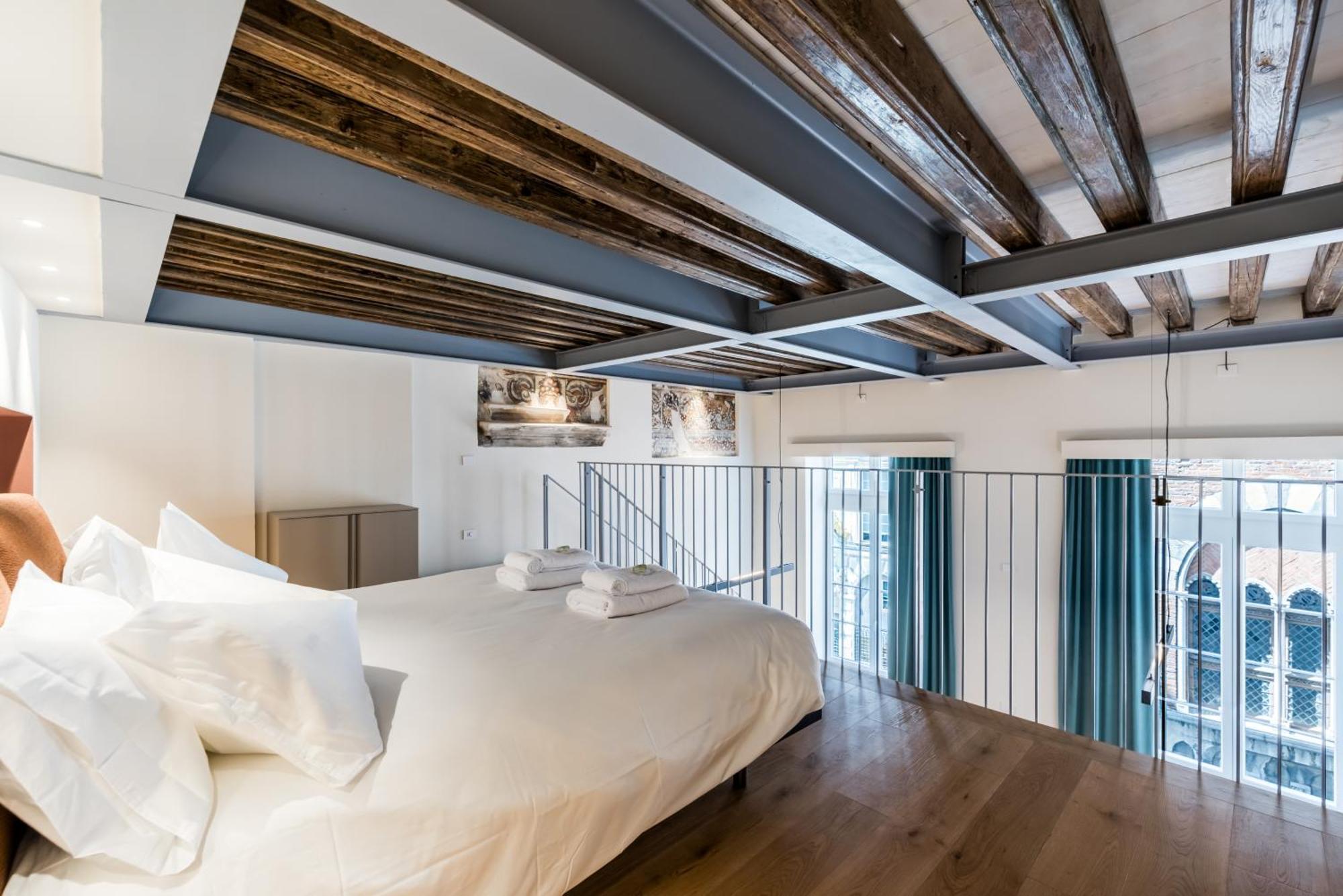 Imperial Luxury And Historical Frescoes In San Giorgio Appartamento *
